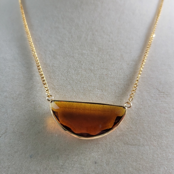 Melania Clara | NWOT Elegant Gold/Amber Half Moon Crystal Pendant Necklace - Picture 7 of 10